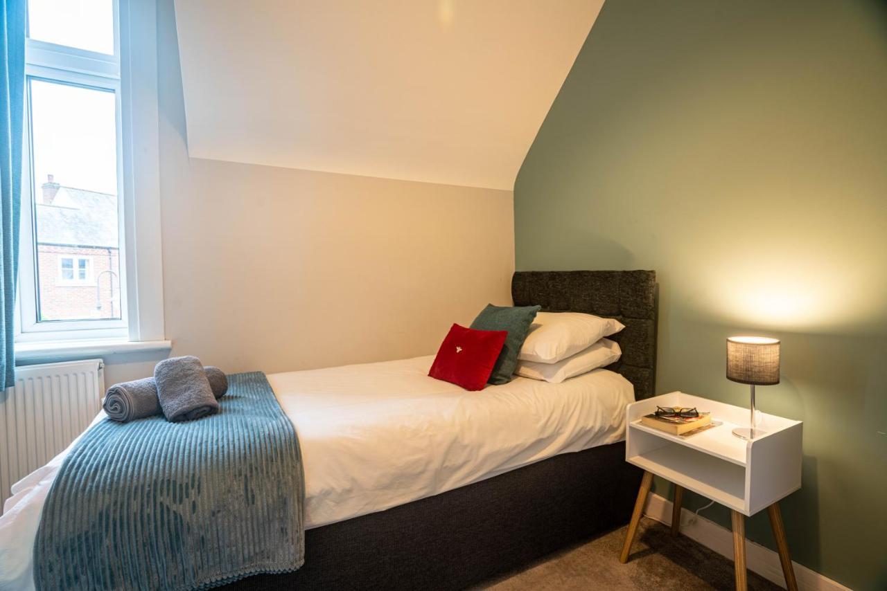 The Becket - Three Bedroom City Centre House With Parking Canterbury Exterior photo