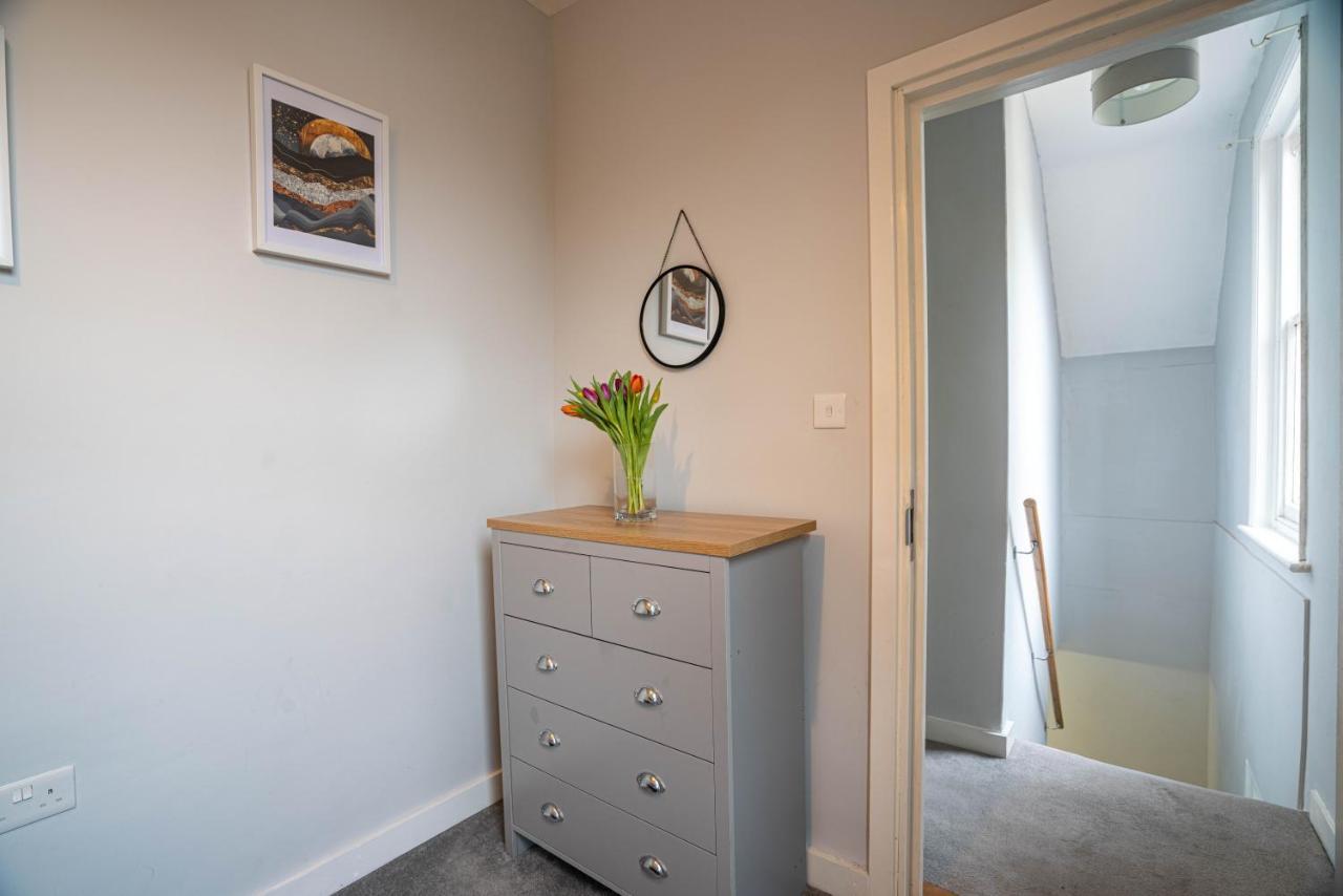 The Becket - Three Bedroom City Centre House With Parking Canterbury Exterior photo