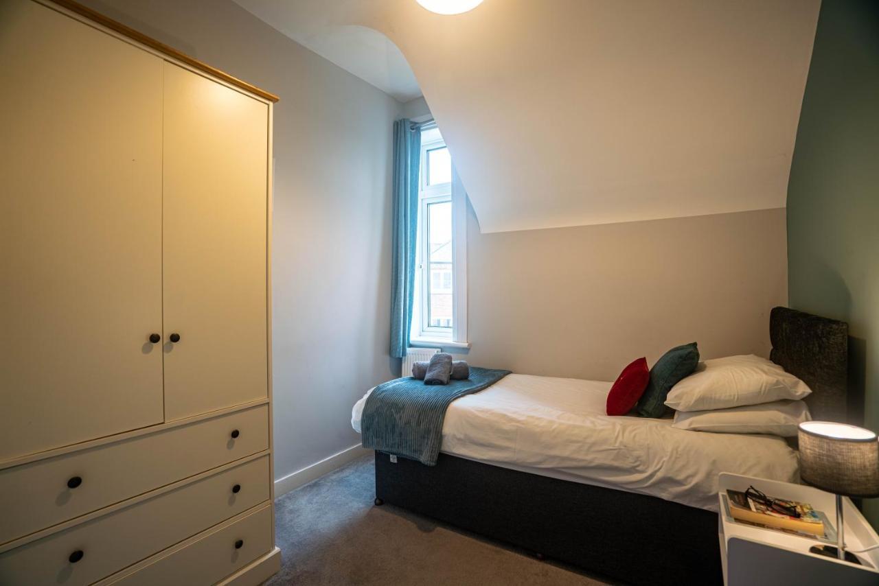 The Becket - Three Bedroom City Centre House With Parking Canterbury Exterior photo